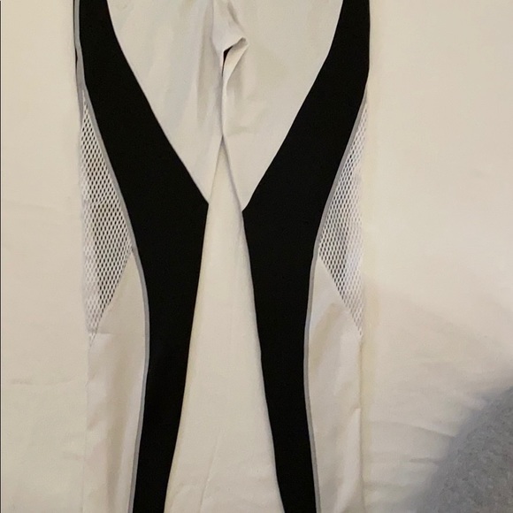 Black and white leggings - Picture 3 of 3